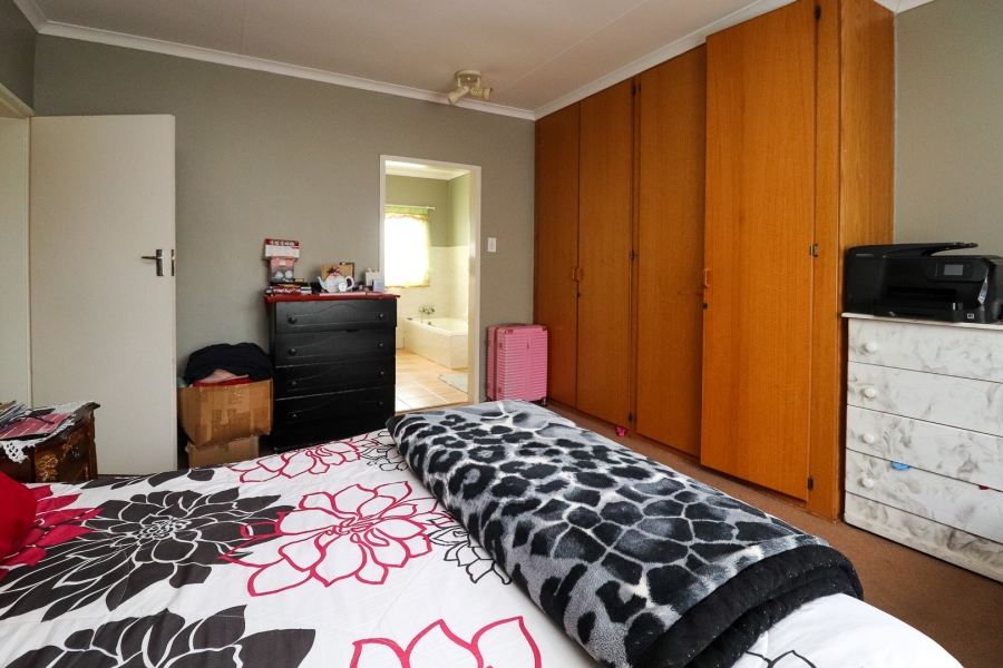 3 Bedroom Property for Sale in Flamwood North West